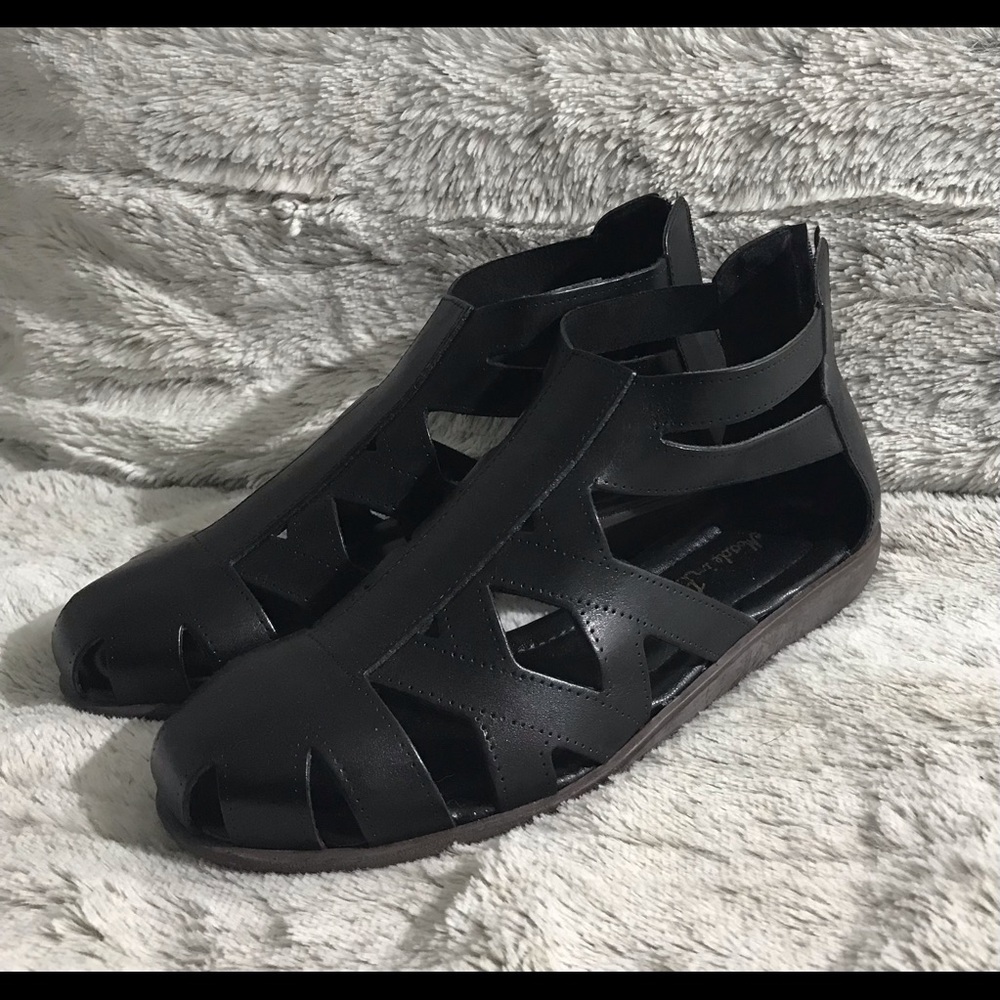 sandals - Picture 2 of 6